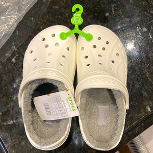 Crocs White with grey fuzzy insert NWT W7 M 5